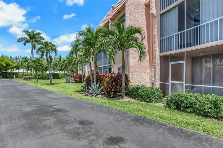 200 Forest Lakes Blvd 108, Naples, Florida 34105