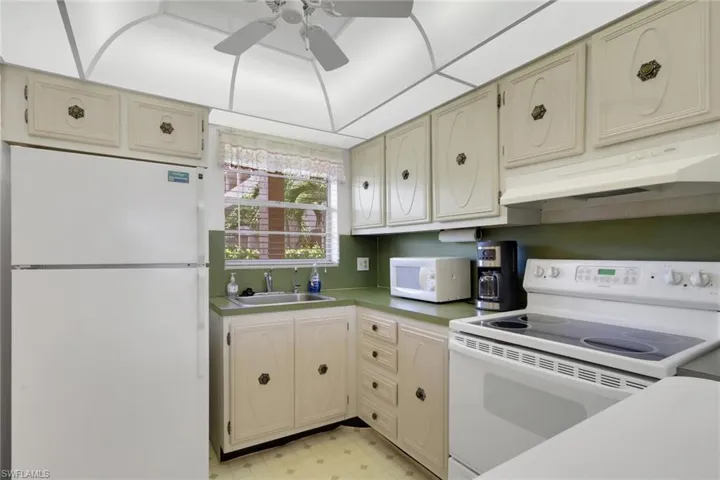 200 Forest Lakes Blvd 108, Naples, Florida 34105