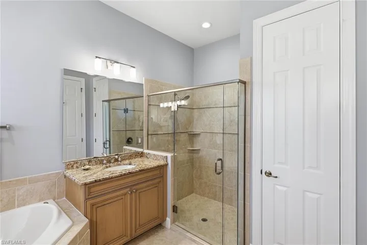 8793 Mustang Island Cir, Naples, Florida 34113