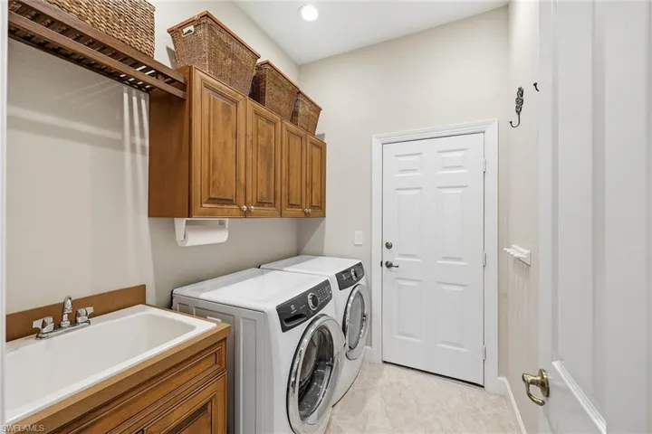 8793 Mustang Island Cir, Naples, Florida 34113