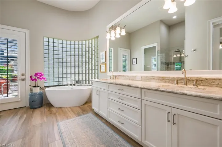 Master Bathroom with soaking tub, custom cabinets, double sinks granite counter tops and access to the Courtyard.