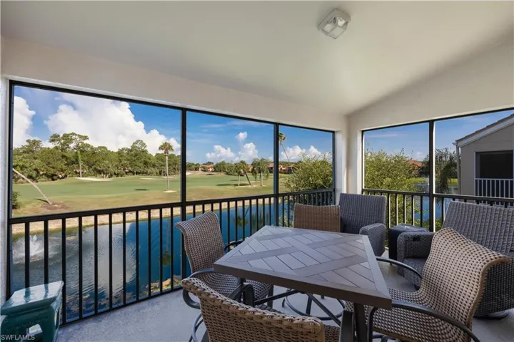 Screened mania with a gorgeous Golf and Water  view