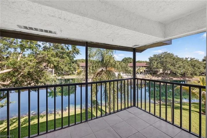 5365 Treetops Dr S206, Naples, Florida 34113