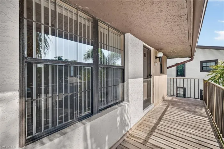 5365 Treetops Dr S206, Naples, Florida 34113