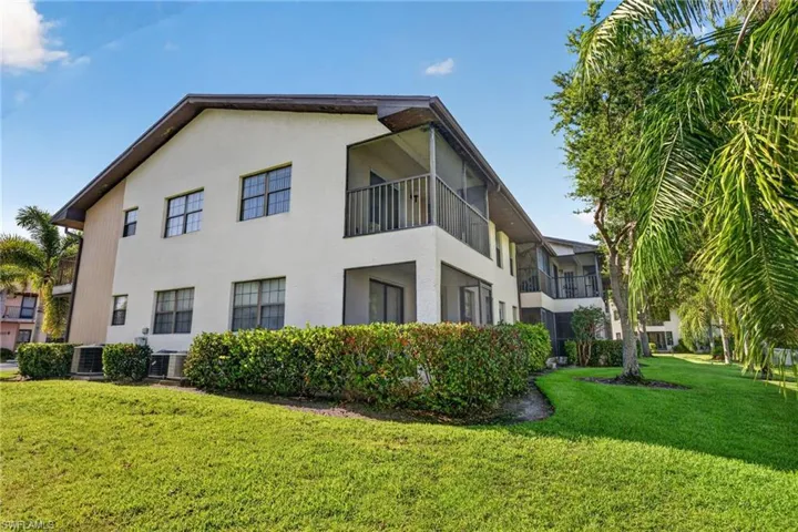 5365 Treetops Dr S206, Naples, Florida 34113