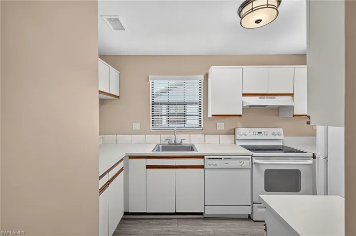 5365 Treetops Dr S206, Naples, Florida 34113