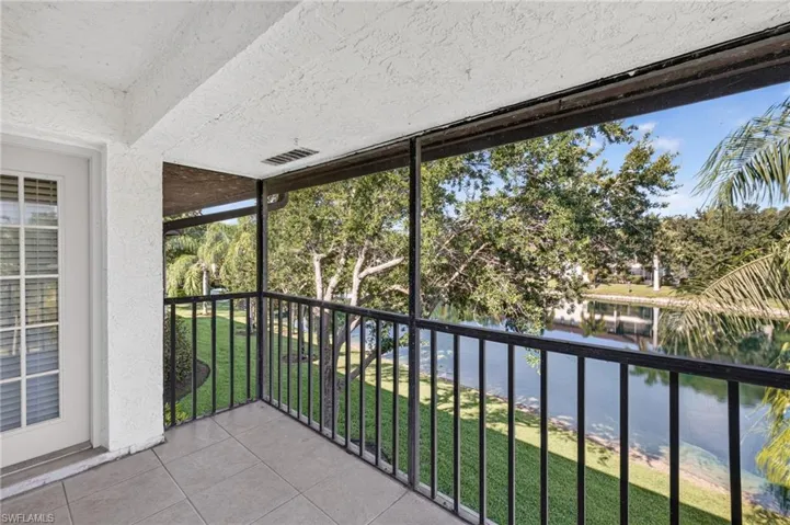 5365 Treetops Dr S206, Naples, Florida 34113