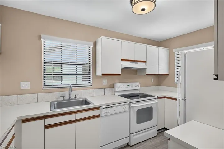 5365 Treetops Dr S206, Naples, Florida 34113