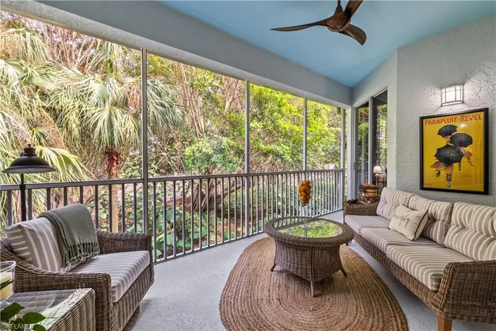 Sunroom with vaulted ceiling and ceiling fan