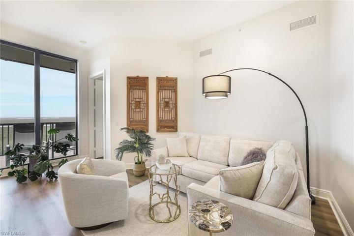 1065 Borghese LN # 2105, NAPLES FL 34114