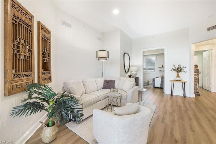 1065 Borghese LN # 2105, NAPLES FL 34114