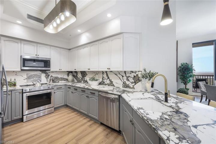 1065 Borghese LN # 2105, NAPLES FL 34114