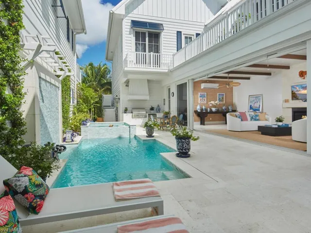 909 10th Ave S, Naples, Florida 34102