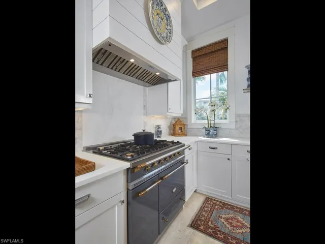 909 10th Ave S, Naples, Florida 34102