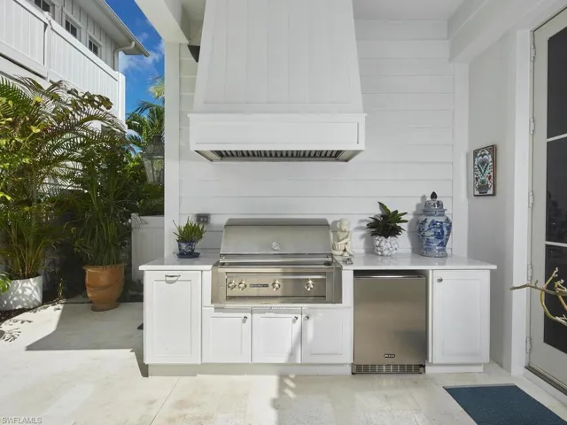 909 10th Ave S, Naples, Florida 34102