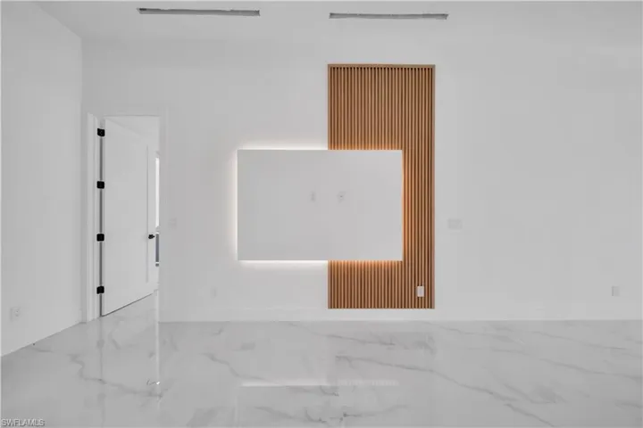 Detailed view of baseboards