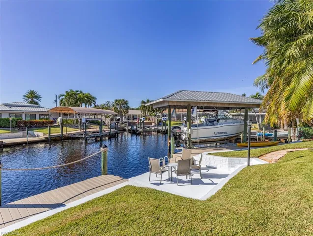 Quick access to the Caloosahatchee and Gulf of Mexico