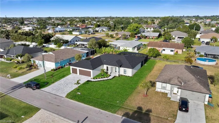 Birds eye view of property featuring a residential view