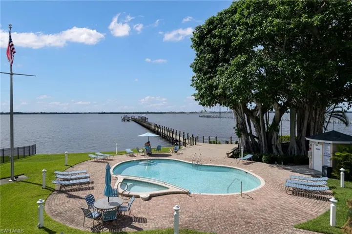 3593 Edgewood Ave, Fort Myers, Florida 33916