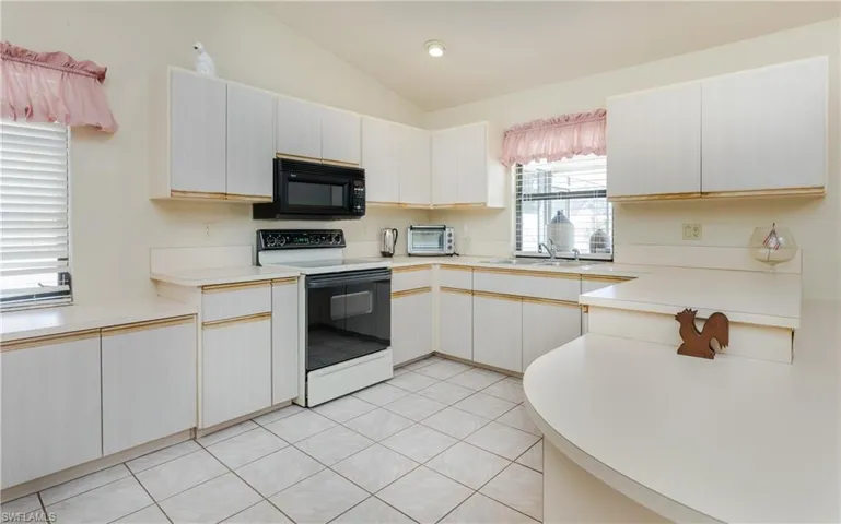 3337 SE 10th  PL, Cape Coral, FL 33904