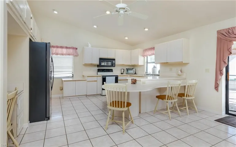 3337 SE 10th  PL, Cape Coral, FL 33904