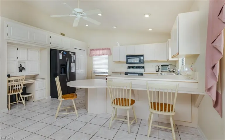 3337 SE 10th  PL, Cape Coral, FL 33904