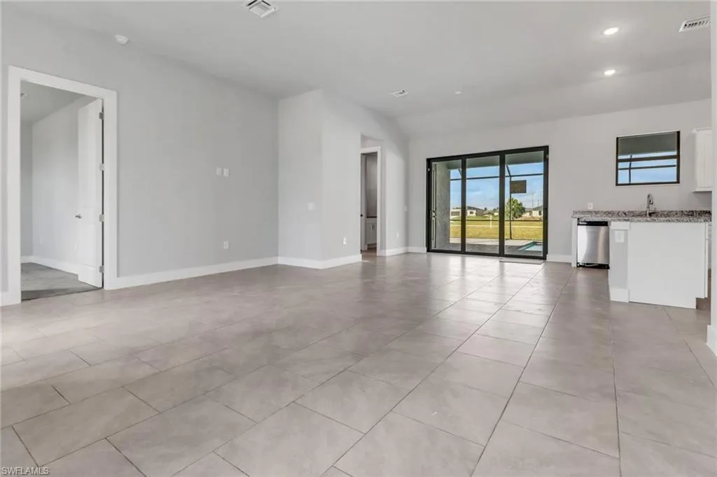 4009 Caloosa Pkwy, Cape Coral, Florida 33993, 4 Bedrooms Bedrooms, ,2 BathroomsBathrooms,Residential,For Sale,Caloosa,225051262