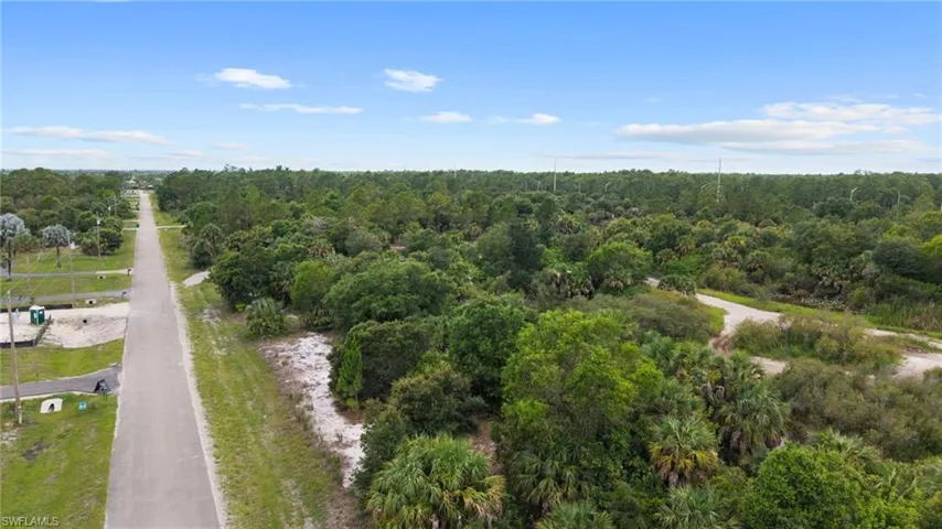 8th St Ne, Naples, Florida 34120