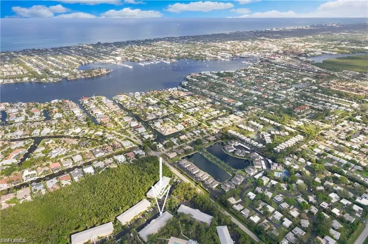 Bird's eye view featuring a residential view and a water view