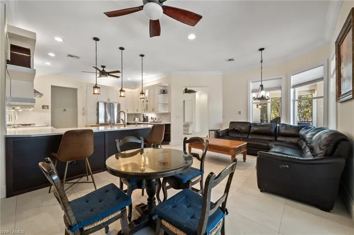 Breakfast area
