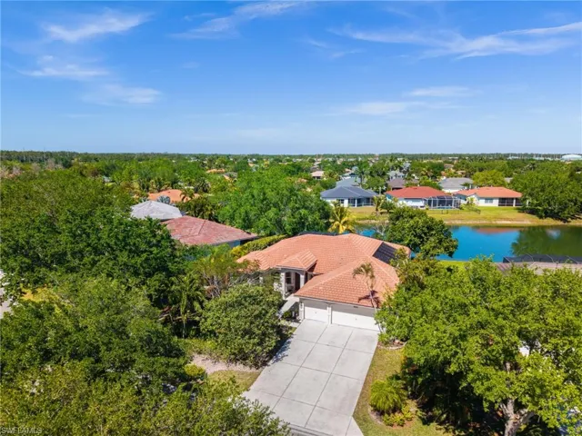 Extended Drive w/ 3 car garage