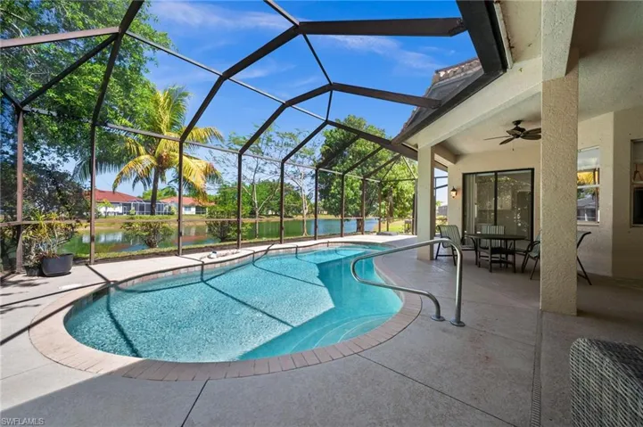 Lovely Lake views & pool