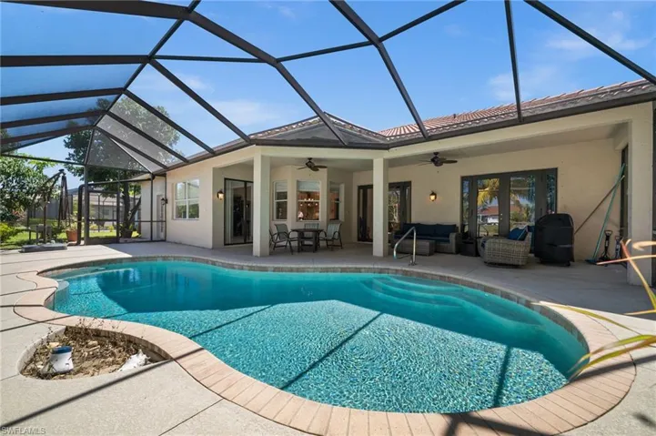Large pool & under roof area