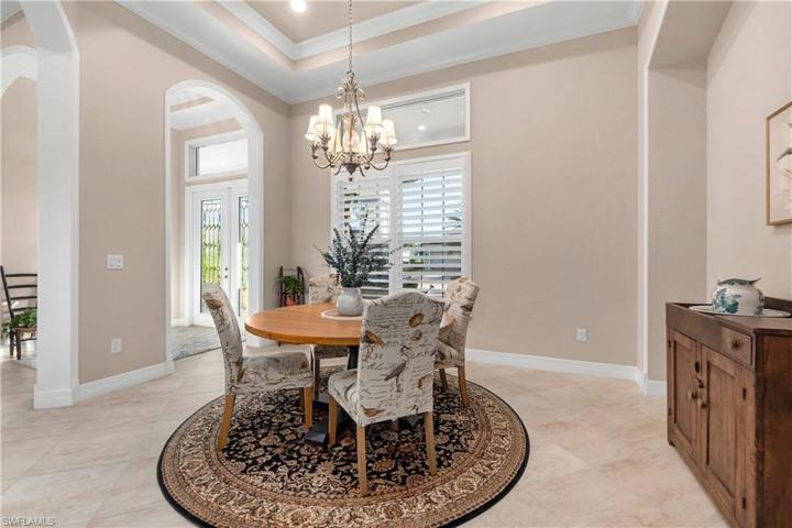 FORMAL DINING
