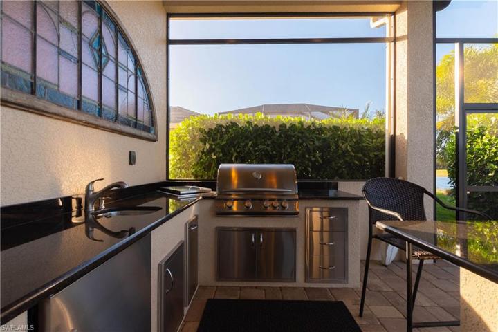 OUTDOOR KITCHEN