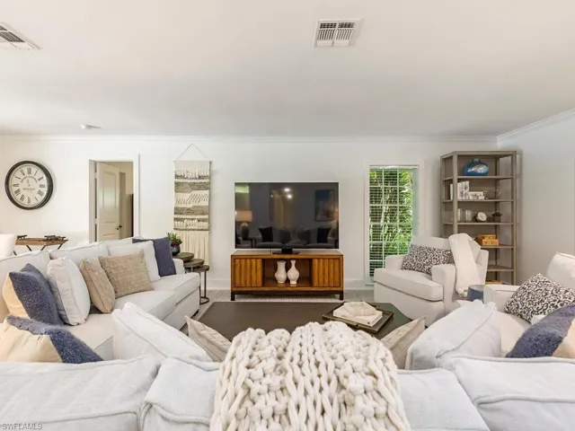 206 1st Ave N, Naples, Florida 34102