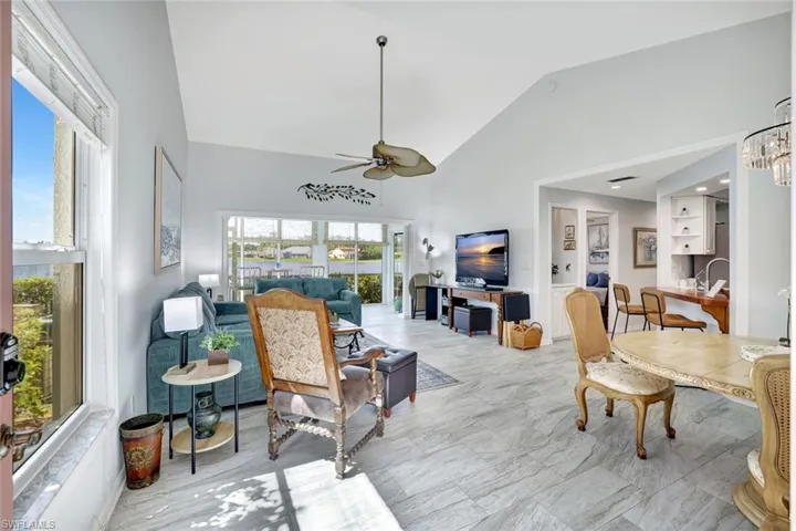 613  Windsor  SQ, Naples, FL 34104