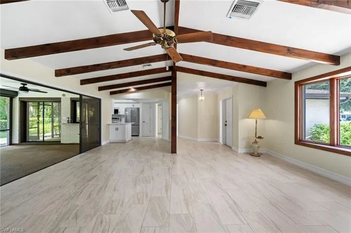 UNIQUE EXPOSED BEAMS