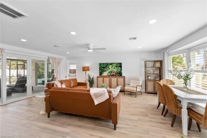 9428 Moonlight Dr, Sanibel, Florida 33957