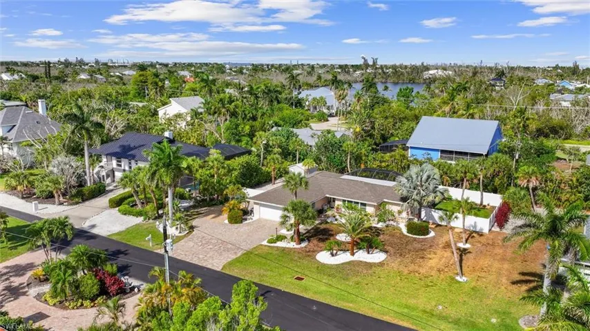 9428 Moonlight Dr, Sanibel, Florida 33957