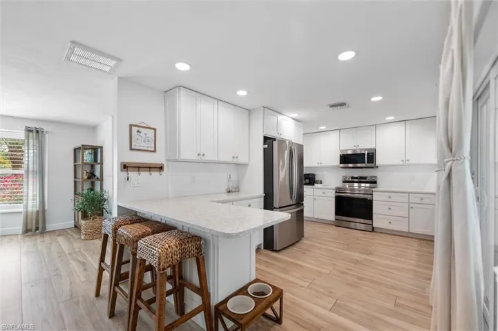 9428 Moonlight Dr, Sanibel, Florida 33957