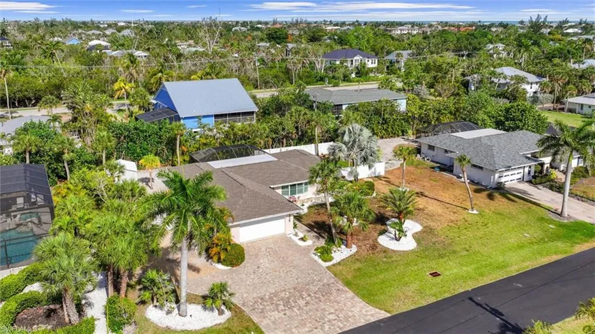 9428 Moonlight Dr, Sanibel, Florida 33957
