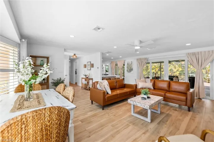 9428 Moonlight Dr, Sanibel, Florida 33957