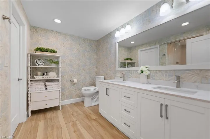 9428 Moonlight Dr, Sanibel, Florida 33957