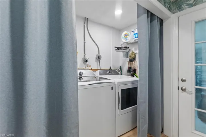 9428 Moonlight Dr, Sanibel, Florida 33957