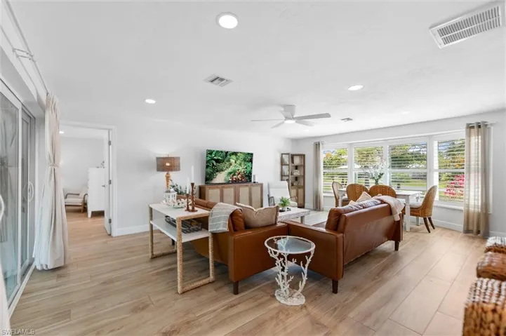 9428 Moonlight Dr, Sanibel, Florida 33957