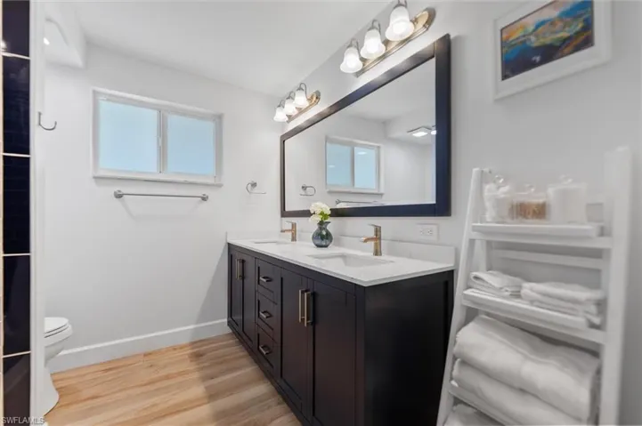 9428 Moonlight Dr, Sanibel, Florida 33957
