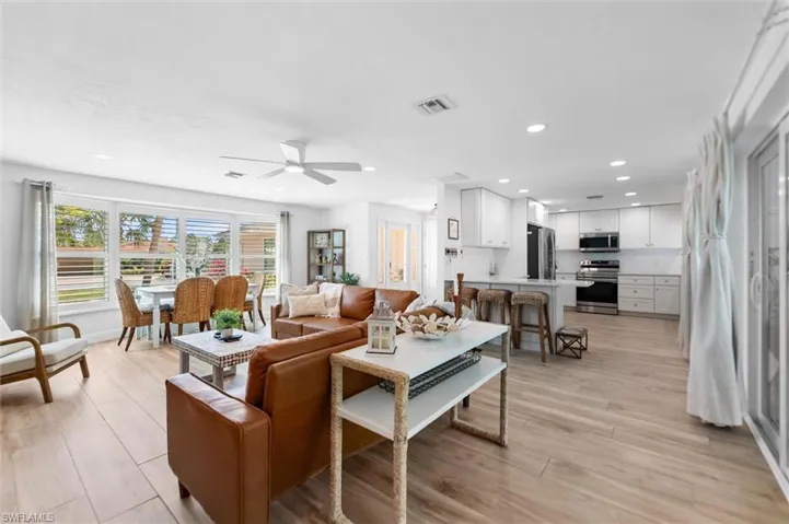 9428 Moonlight Dr, Sanibel, Florida 33957