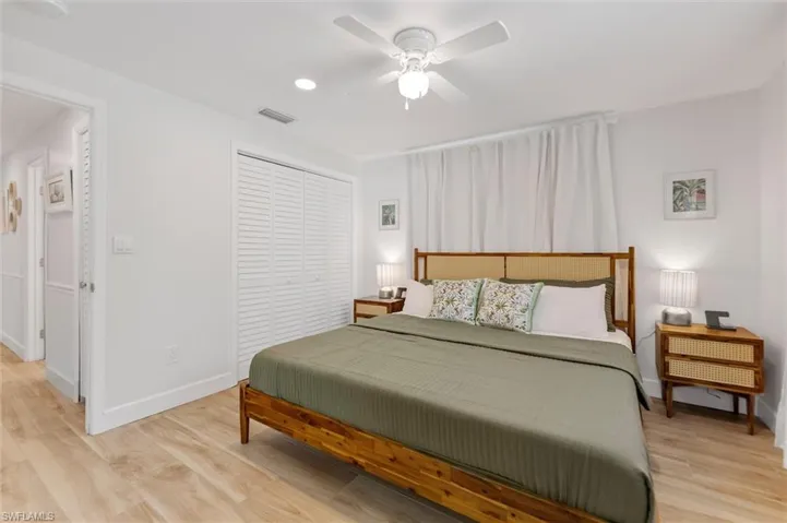 9428 Moonlight Dr, Sanibel, Florida 33957