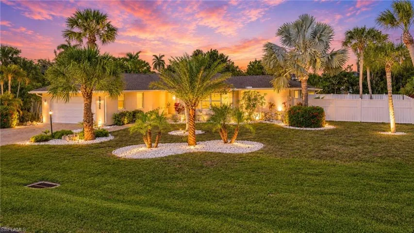 9428 Moonlight Dr, Sanibel, Florida 33957